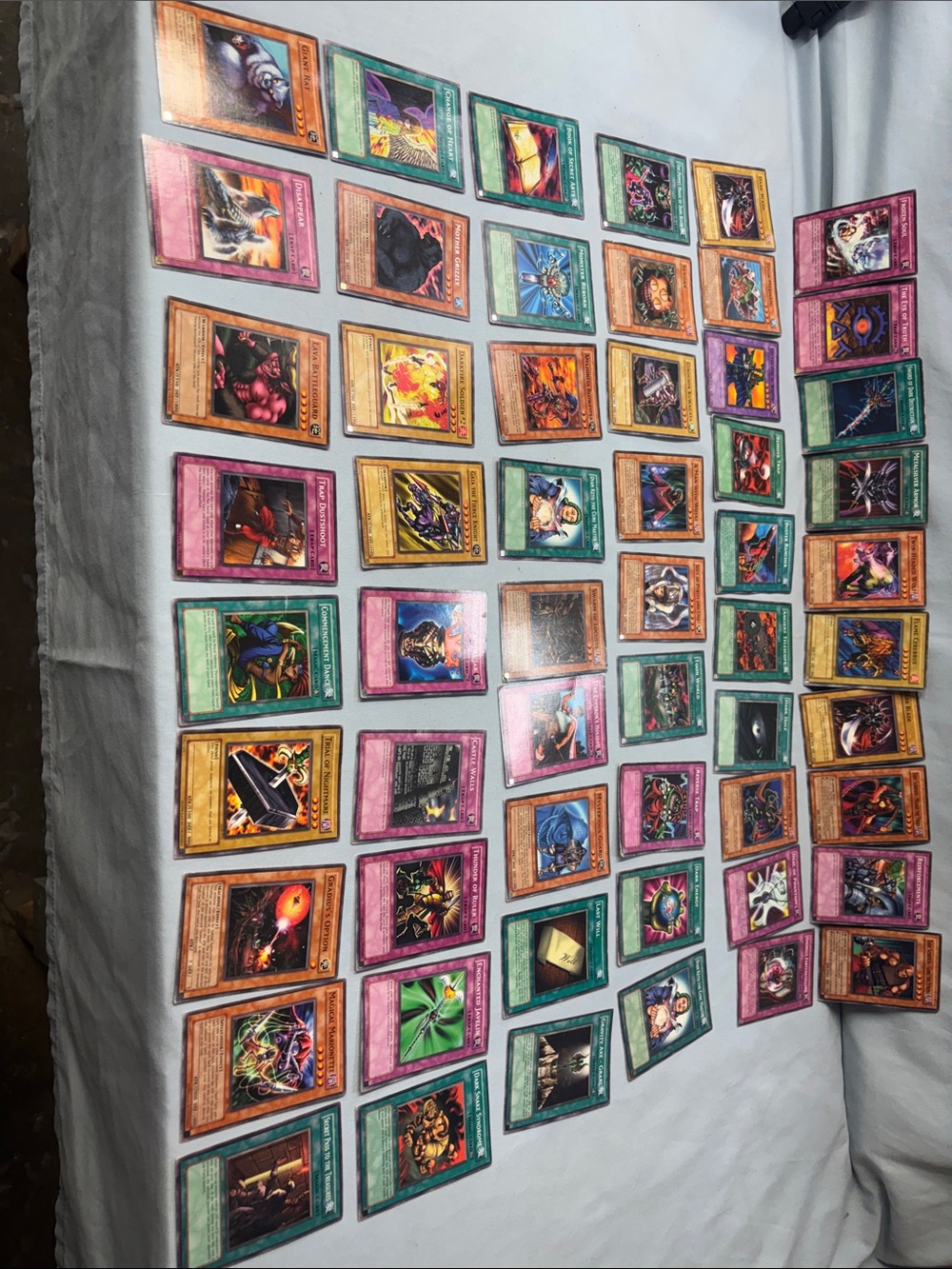 145 Yu-Gi-Oh Trading Card Game with official rulebook version 3.0
